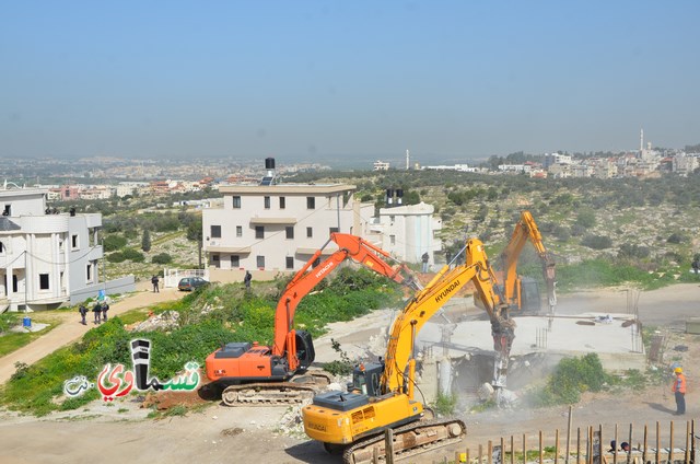 فيديو: قوات كبيرة ومُدججة بالدبابات والصواريخ تهدم اساسات بيت الشيخ غازي عيسى بحجة البناء في ارض المنهال ...